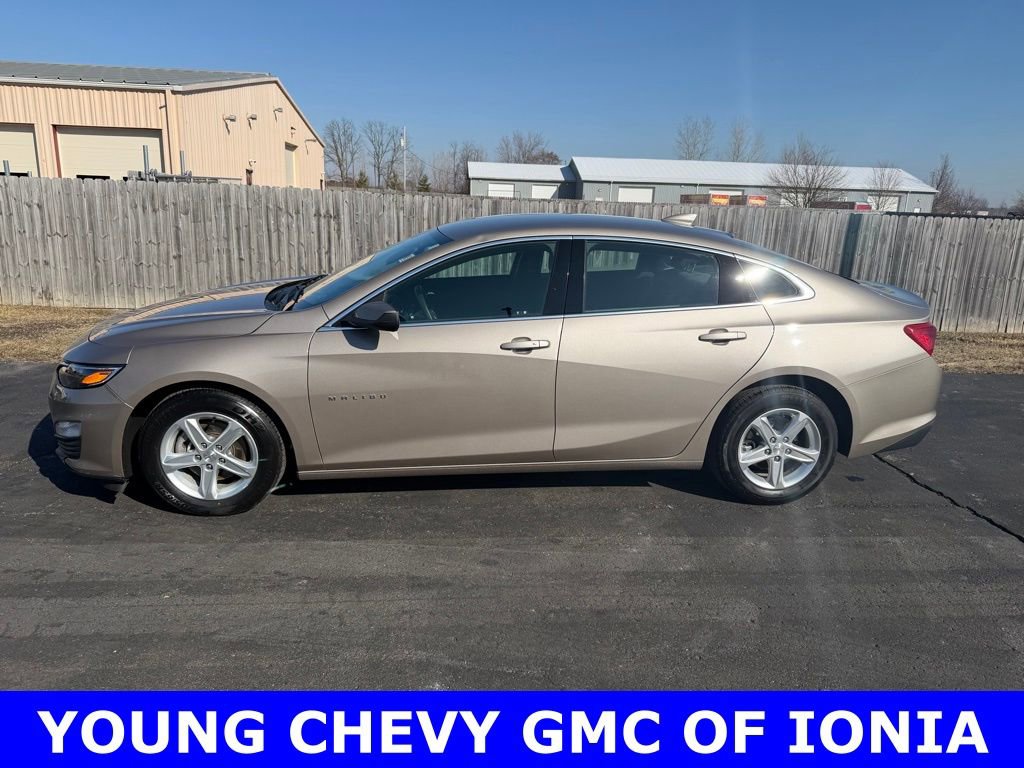 Used 2023 Chevrolet Malibu LT image 2