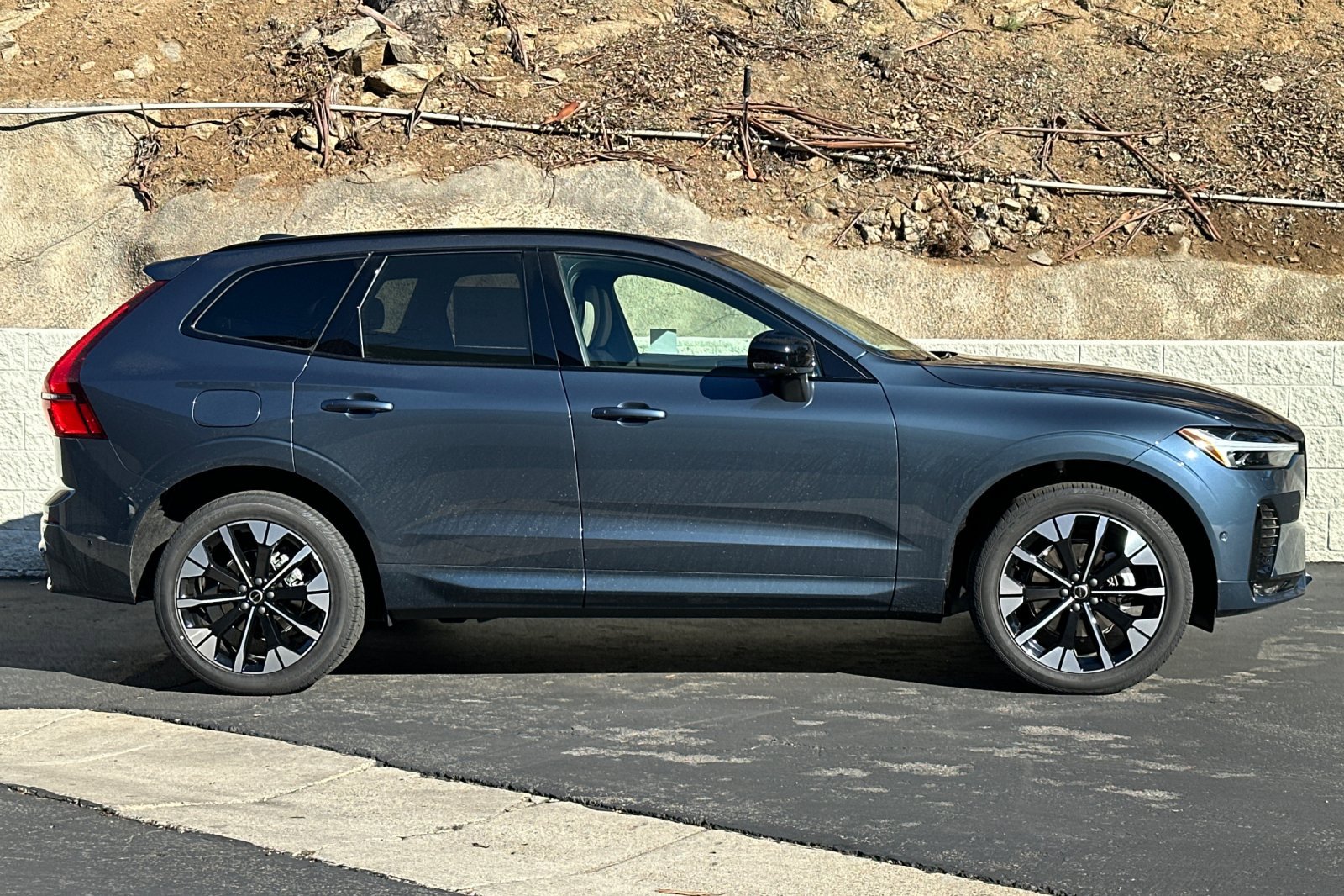 New 2026 Volvo XC60 B5 Plus w/ Climate Package image 4