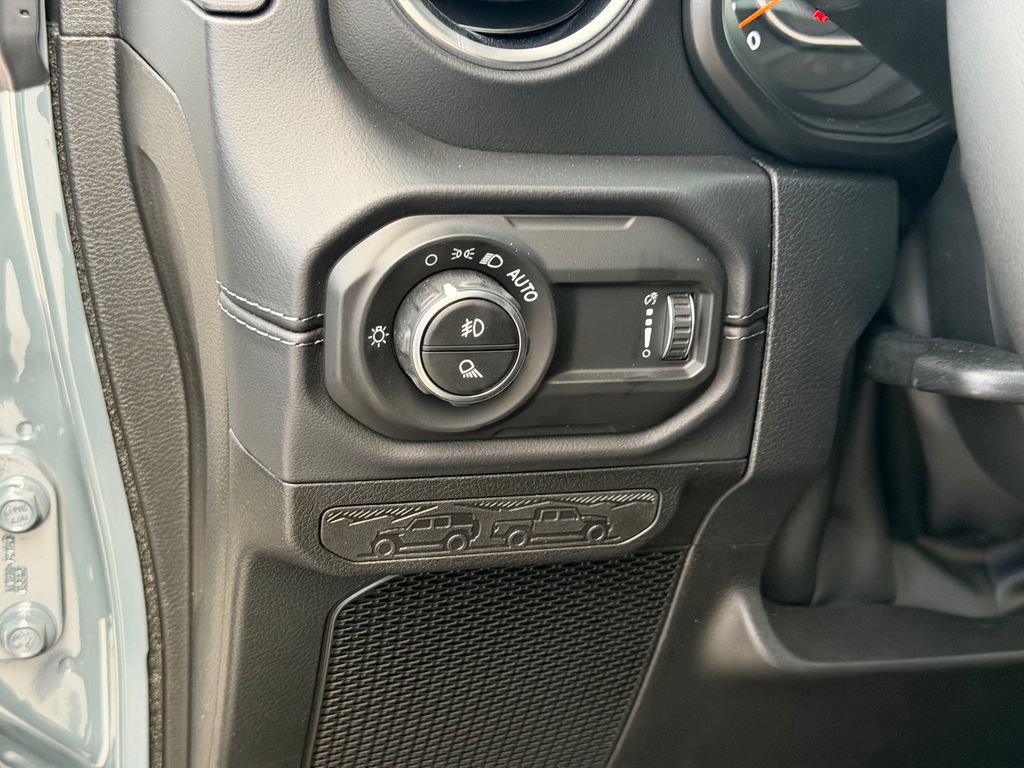 New 2026 Jeep Gladiator Sport AWD/4WD image 15