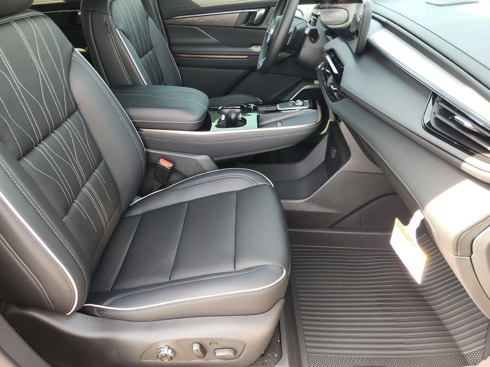 New 2026 Buick Enclave Avenir w/ Super Cruise Package FWD image 17