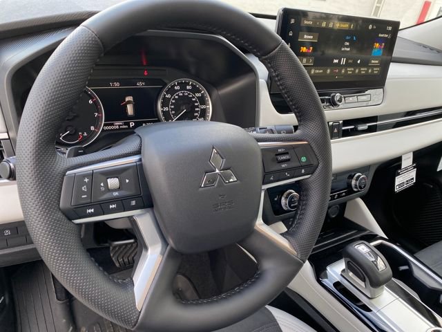 New 2026 Mitsubishi Outlander SE image 12