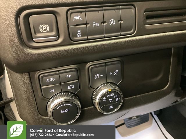 Used 2024 GMC Yukon XL SLT AWD/4WD image 20