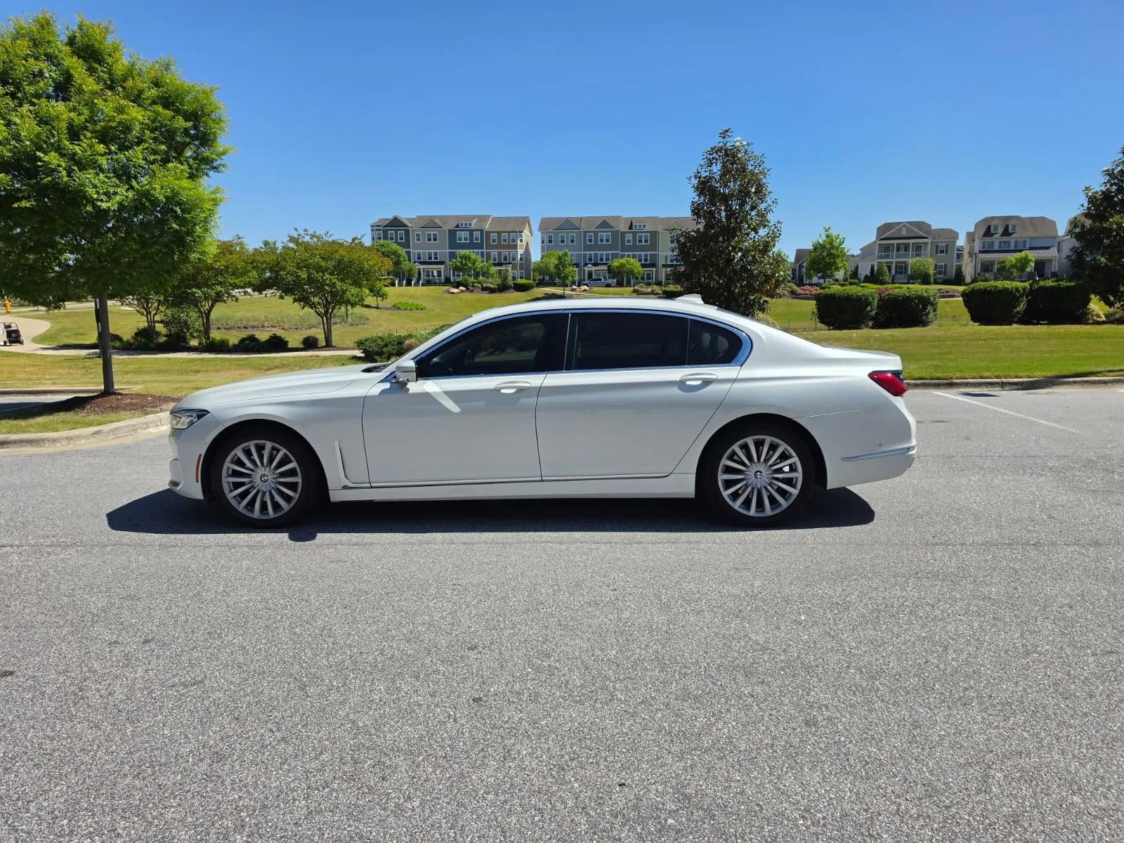Used 2020 BMW 740i w/ Premium Package RWD image 10