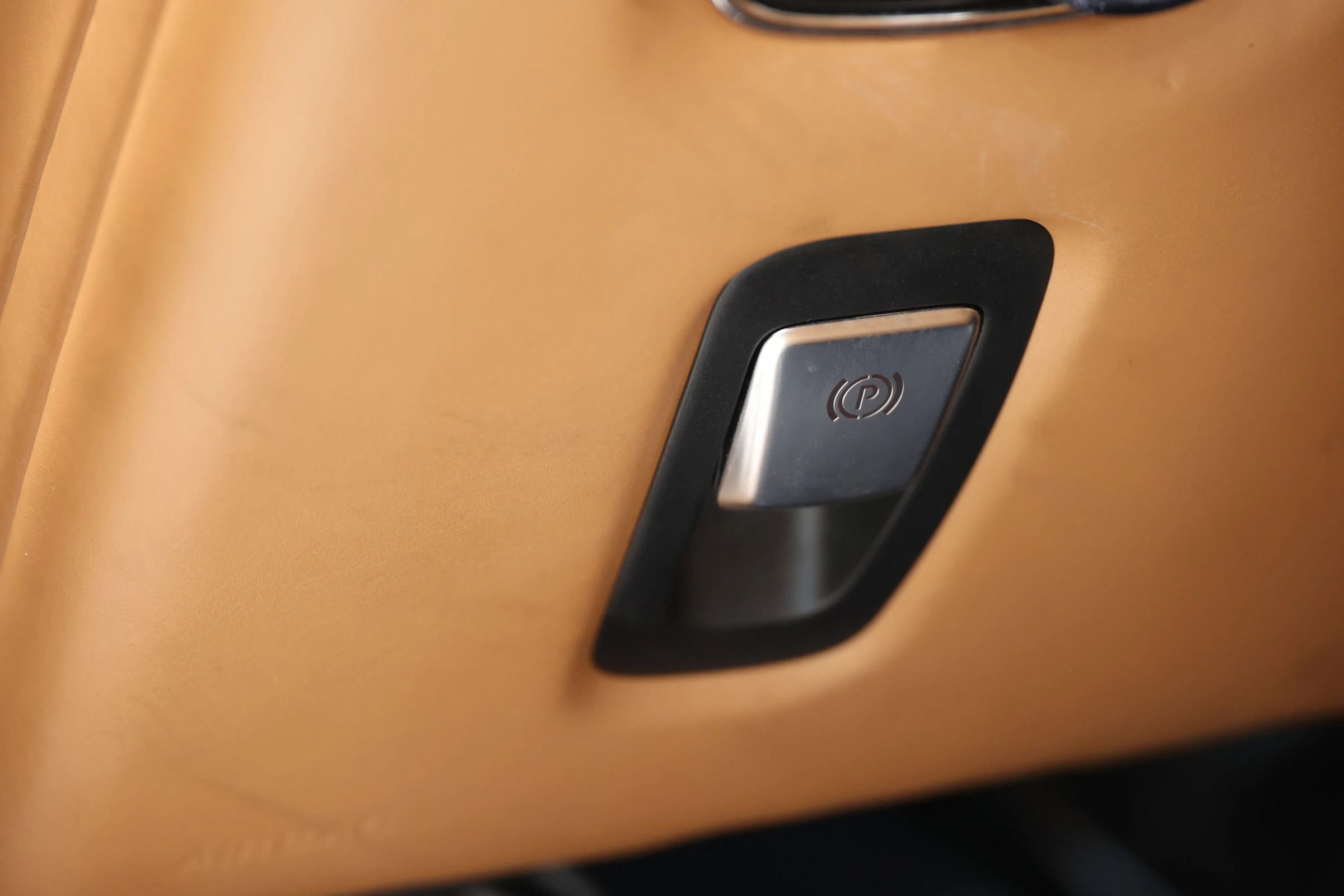 Used 2017 Aston Martin DB11 V12 image 27