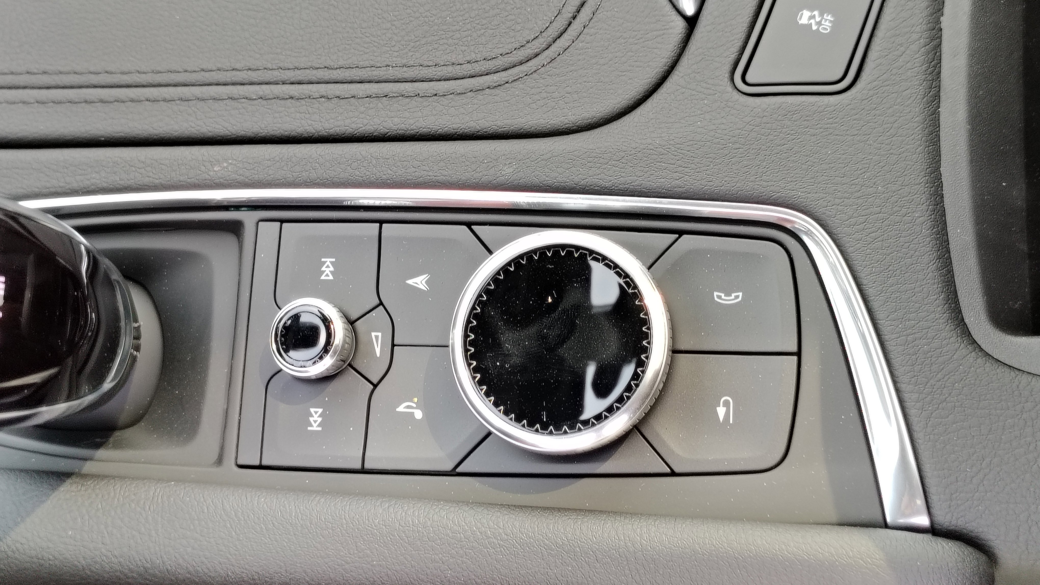 New 2025 Cadillac XT5 Premium Luxury w/ LPO, Floor Liner Package image 31