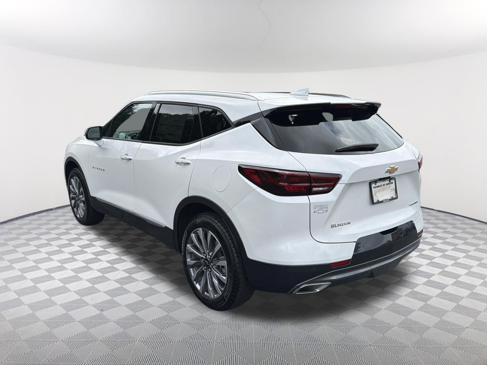 Used 2025 Chevrolet Blazer Premier w/ Driver Confidence II Package FWD image 7