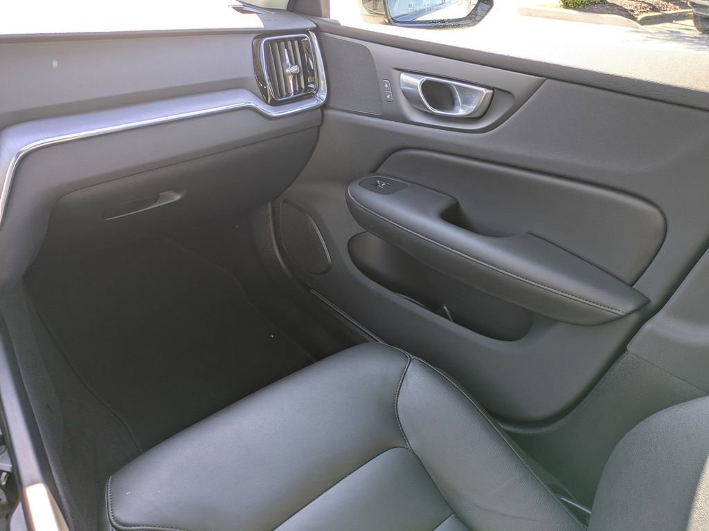 Certified 2025 Volvo S60 B5 Core image 16