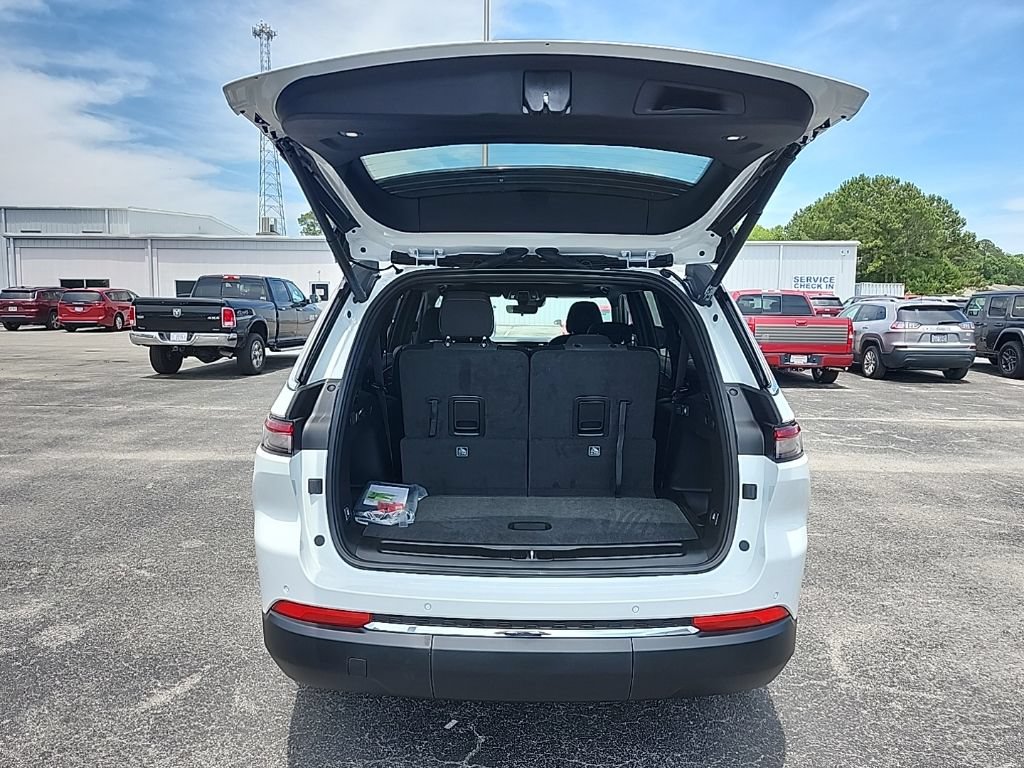 New 2026 Jeep Grand Cherokee L Laredo RWD image 22