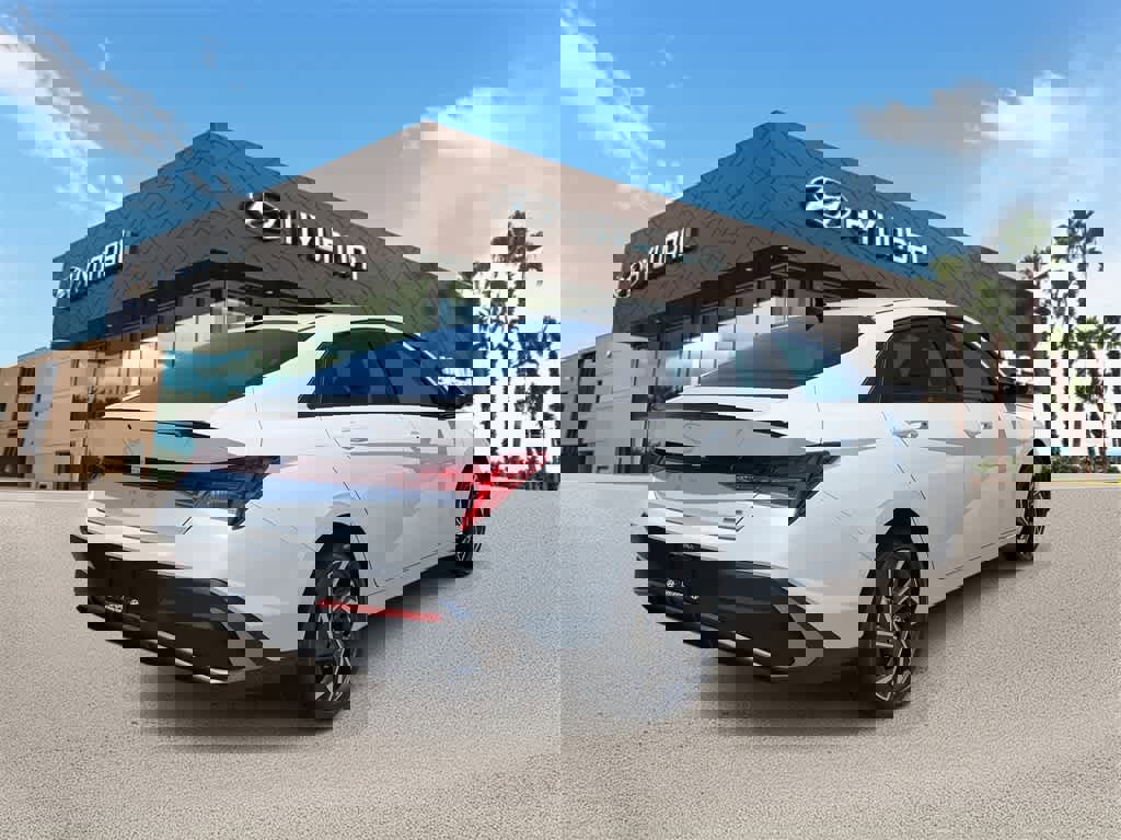 New 2025 Hyundai Elantra SEL image 3