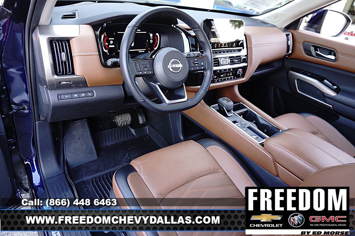 Used 2024 Nissan Pathfinder Platinum w/ Cargo Package image 6