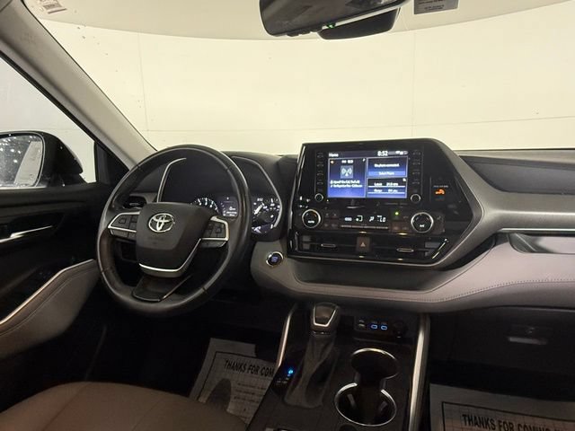 Used 2022 Toyota Highlander XLE FWD image 17