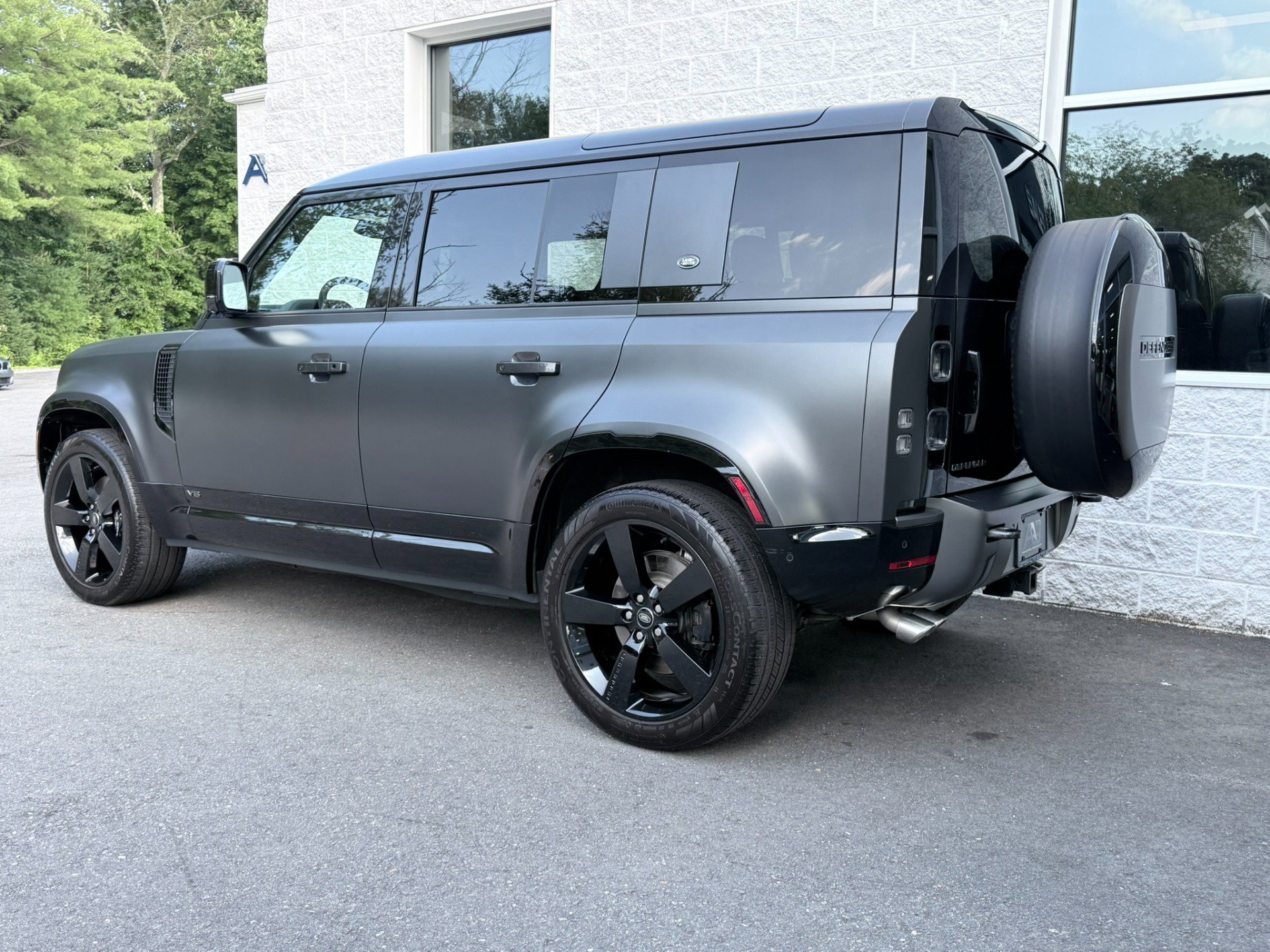 Used 2023 Land Rover Defender 110 AWD/4WD image 6