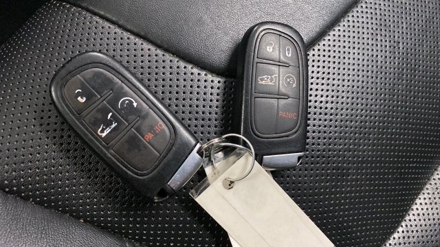 Used 2019 Jeep Cherokee Limited FWD image 9