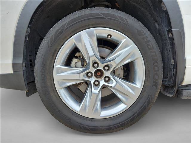 Used 2017 Toyota Highlander Limited FWD image 25