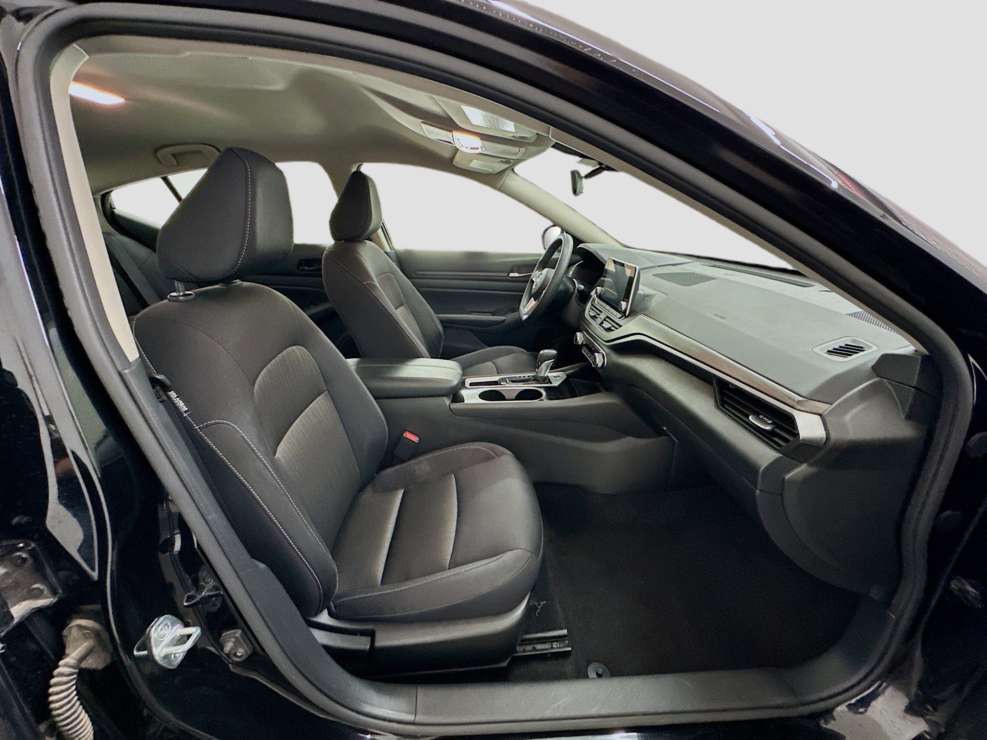 Used 2024 Nissan Altima 2.5 SV image 31