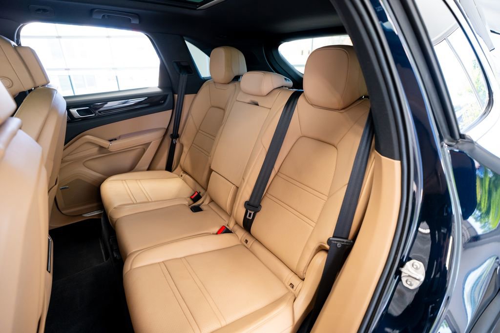Used 2021 Porsche Cayenne AWD/4WD image 46