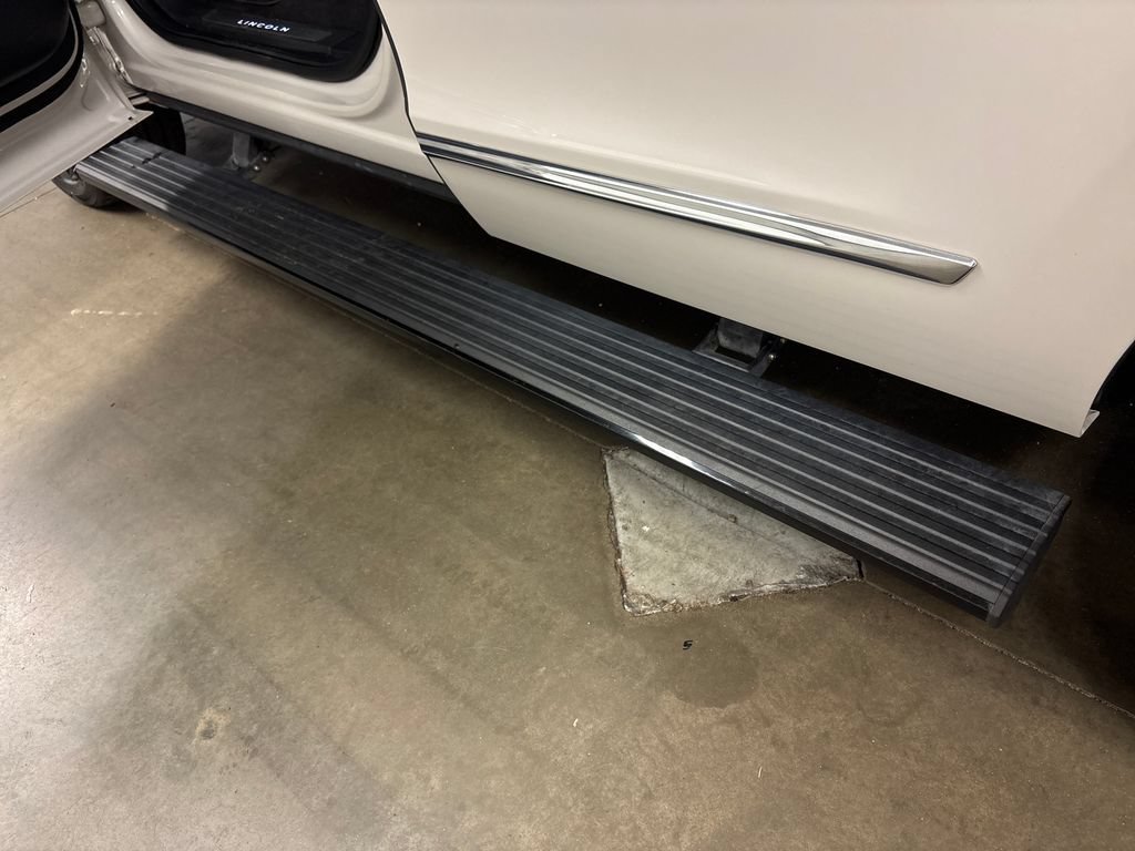Used 2022 Lincoln Navigator Reserve AWD/4WD image 24