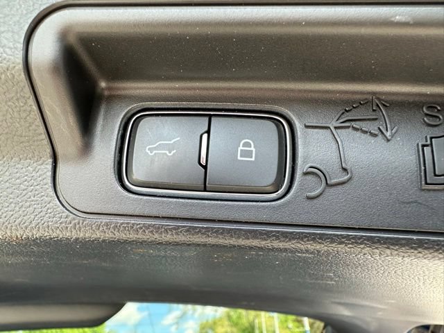 Used 2022 Ford Explorer Limited w/ Equipment Group 301A AWD/4WD image 20