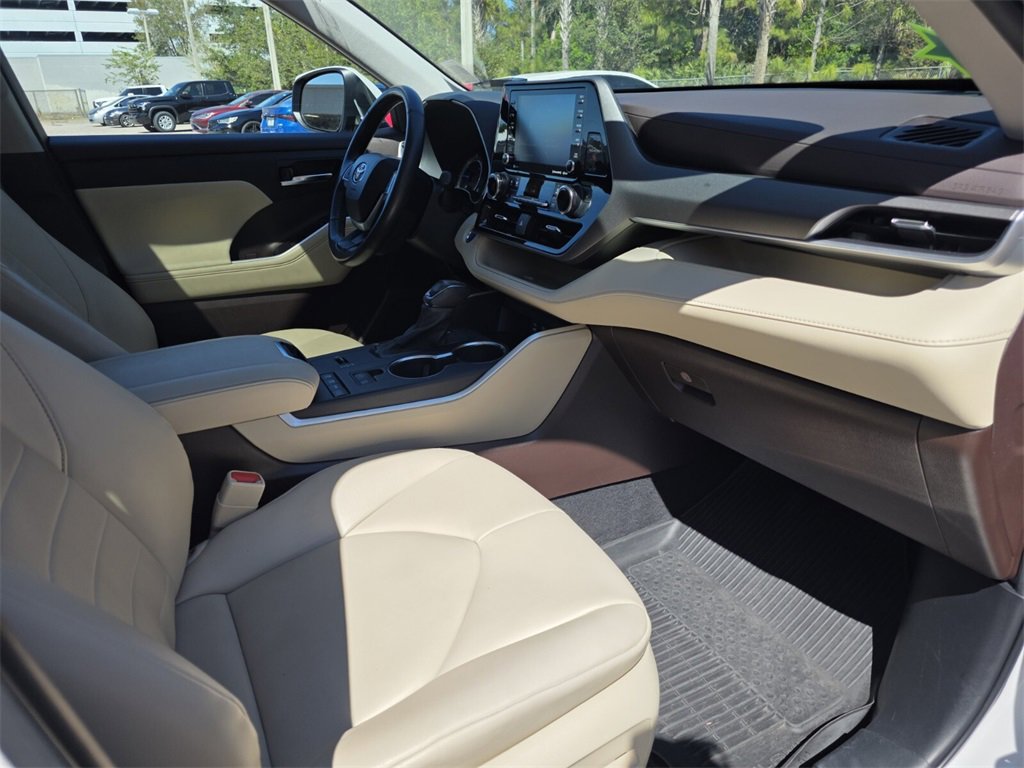 Certified 2022 Toyota Highlander XLE image 13