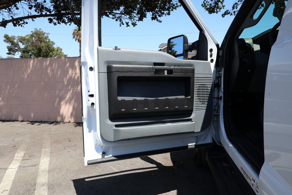 Used 2015 Ford F550 2WD Crew Cab Super Duty image 20