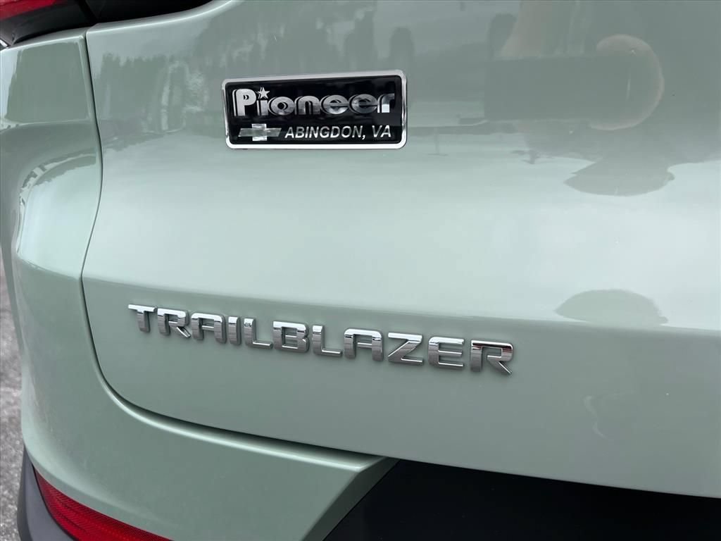 Used 2025 Chevrolet TrailBlazer ACTIV FWD image 11