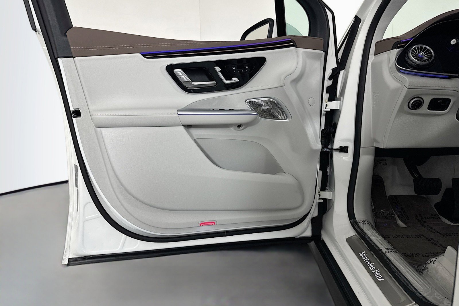 New 2026 Mercedes-Benz EQE 320 4MATIC SUV image 19