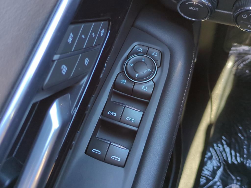 Used 2025 Chevrolet Suburban Premier image 21