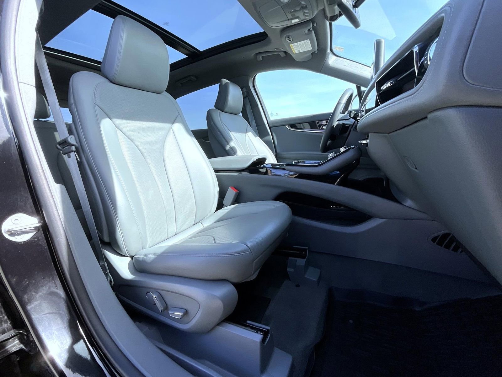 Certified 2023 Lincoln Nautilus Reserve w/ Equipment Group 201A image 16