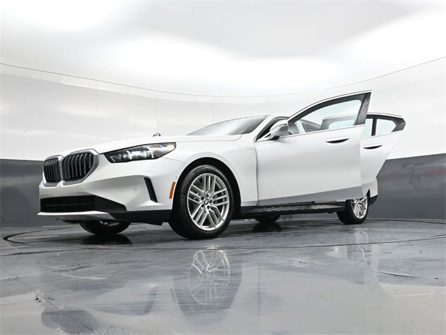 Used 2024 BMW 530i w/ Convenience Package image 37