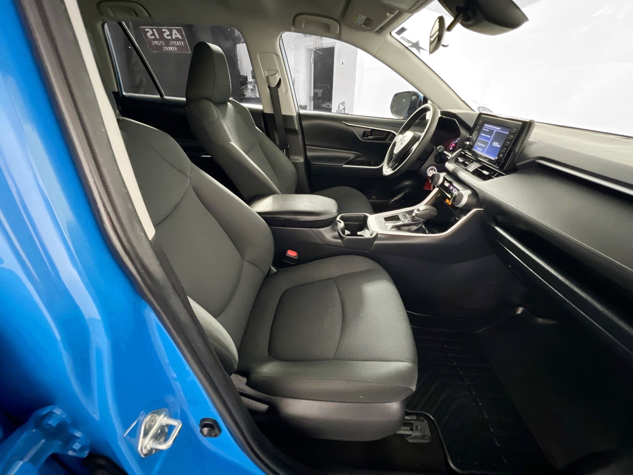 Used 2019 Toyota RAV4 LE image 30
