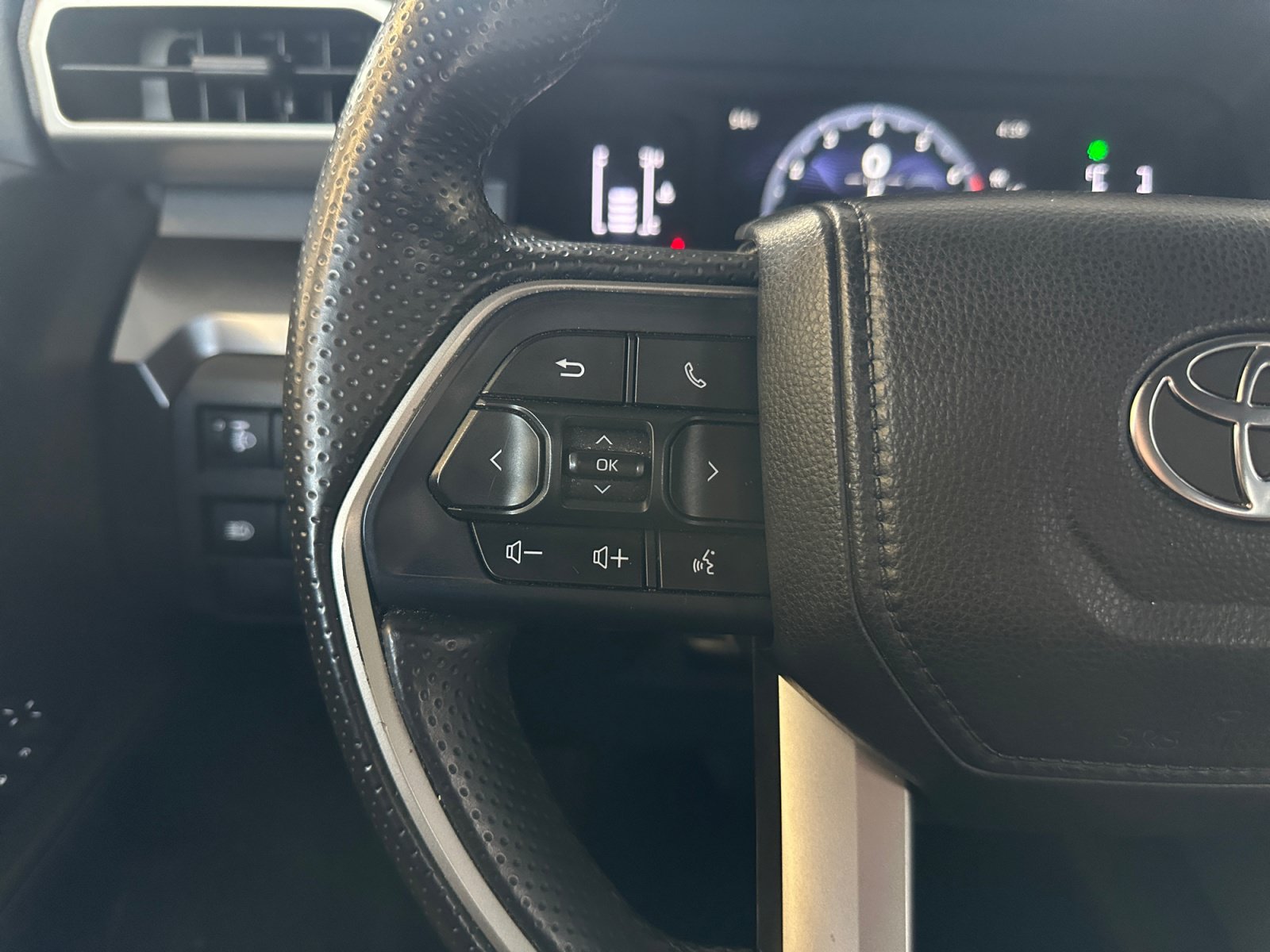 Used 2025 Toyota 4Runner SR5 RWD image 18