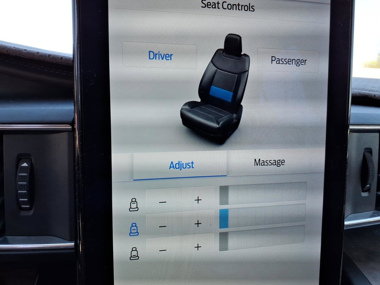 Used 2020 Ford Explorer Platinum w/ Premium Technology Package image 14