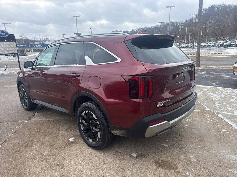 Used 2025 Kia Sorento S image 5