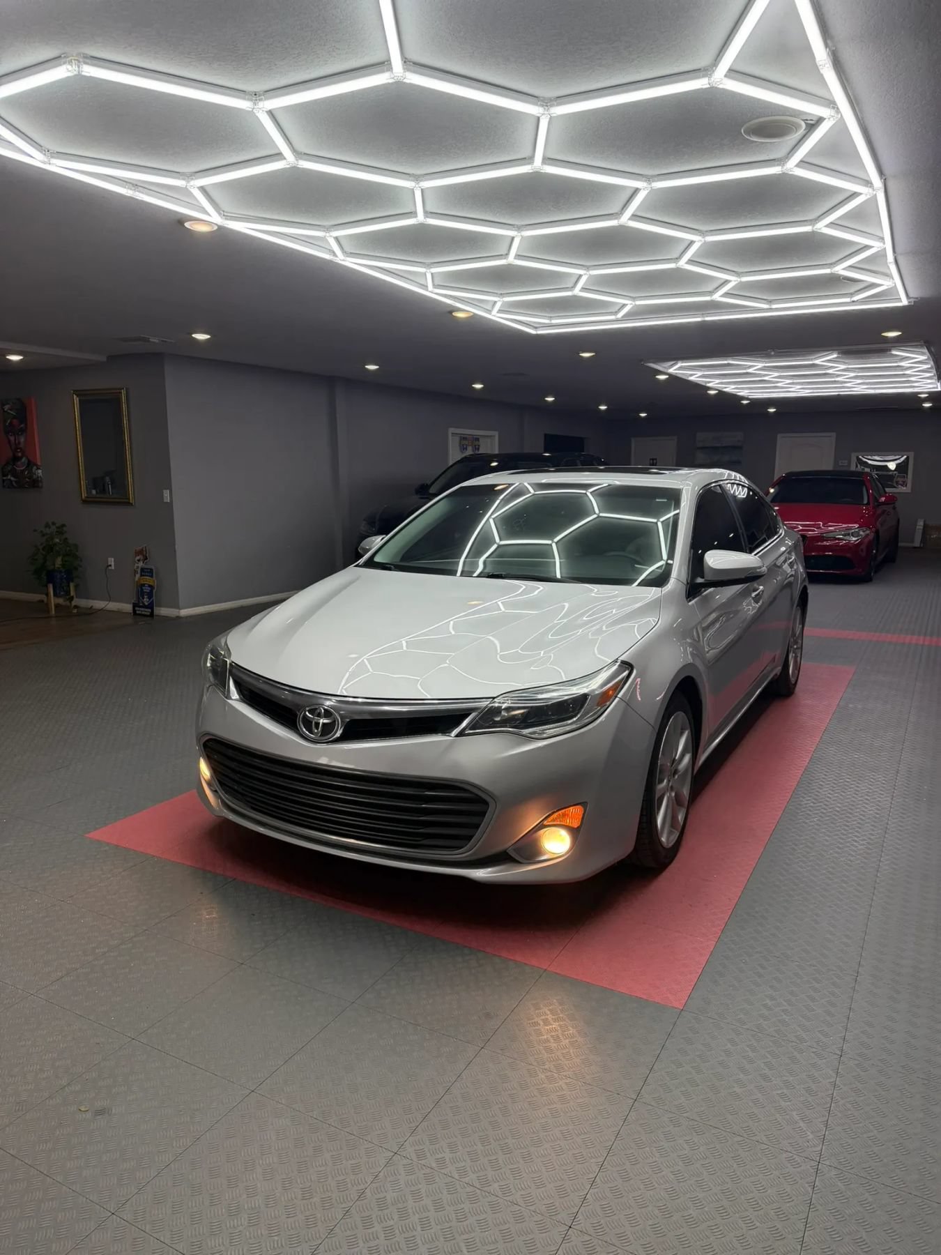 Used 2013 Toyota Avalon XLE Touring FWD image 2