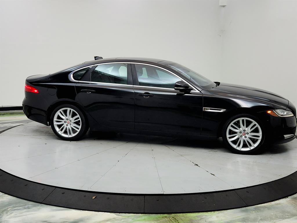 Used 2016 Jaguar XF Prestige RWD image 4