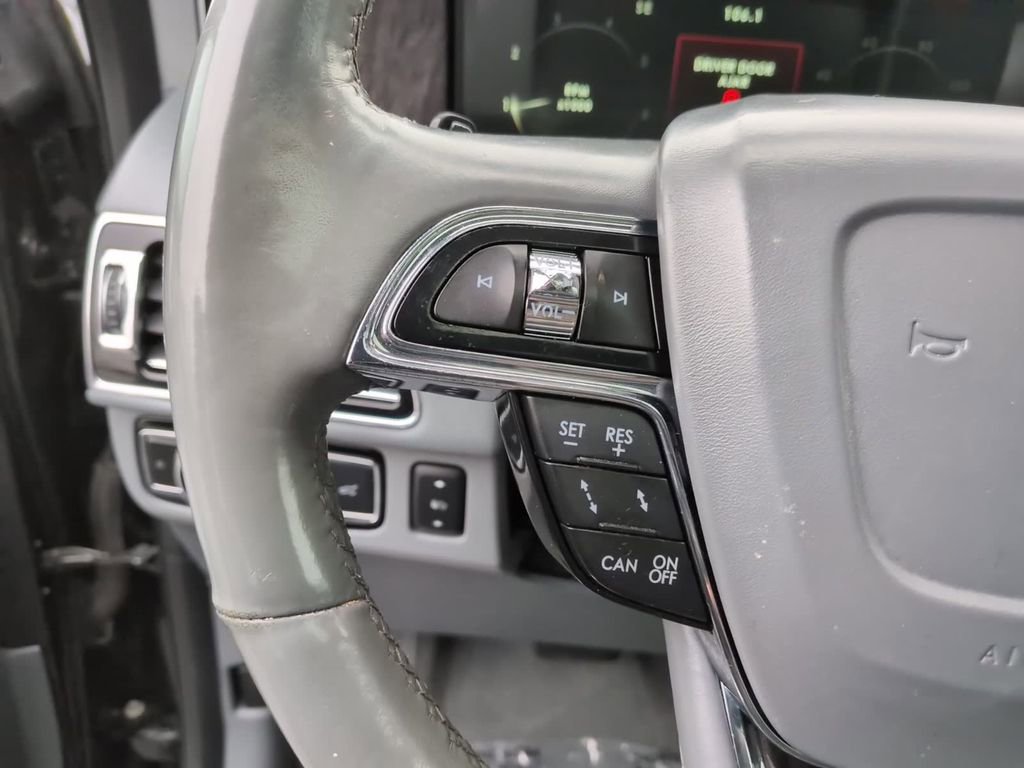 Used 2019 Lincoln Navigator L Reserve image 16