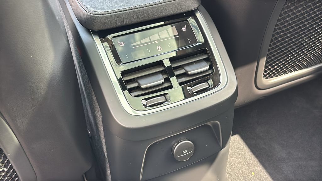 Certified 2024 Volvo XC90 T8 Plus w/ Protection Package Premier AWD/4WD image 9