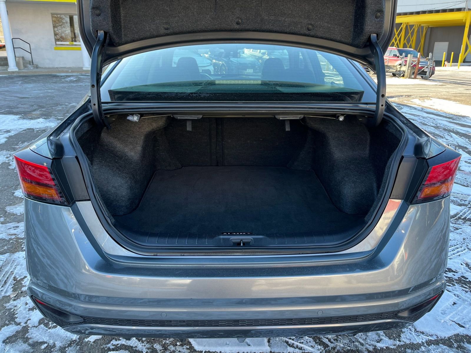 Used 2025 Nissan Altima 2.5 SV image 27