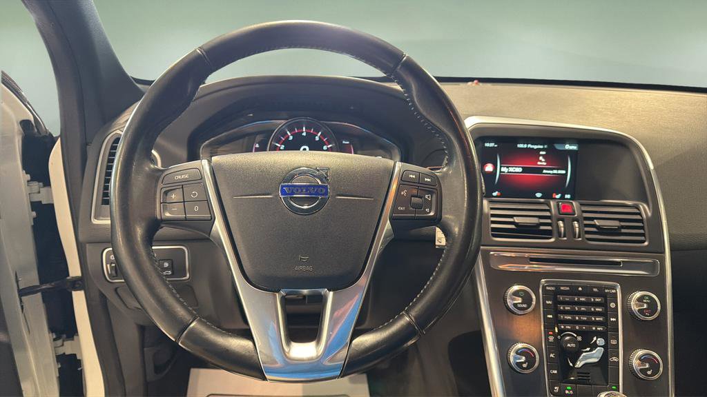 Used 2016 Volvo XC60 T6 AWD/4WD image 25