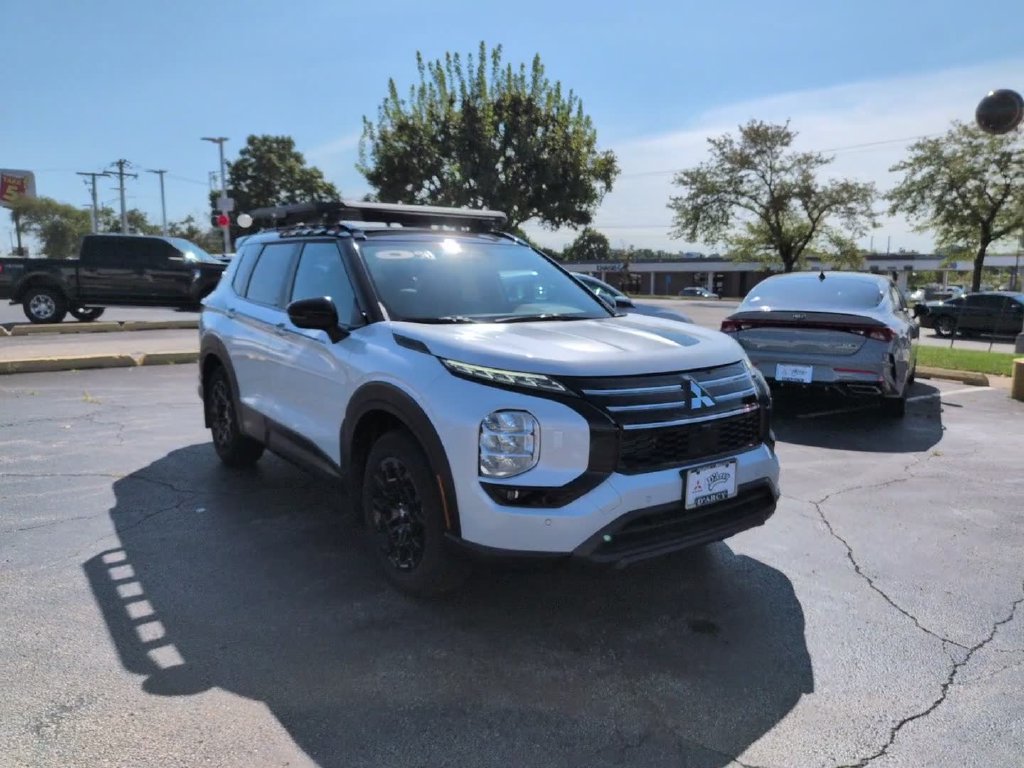 New 2026 Mitsubishi Outlander AWD image 3