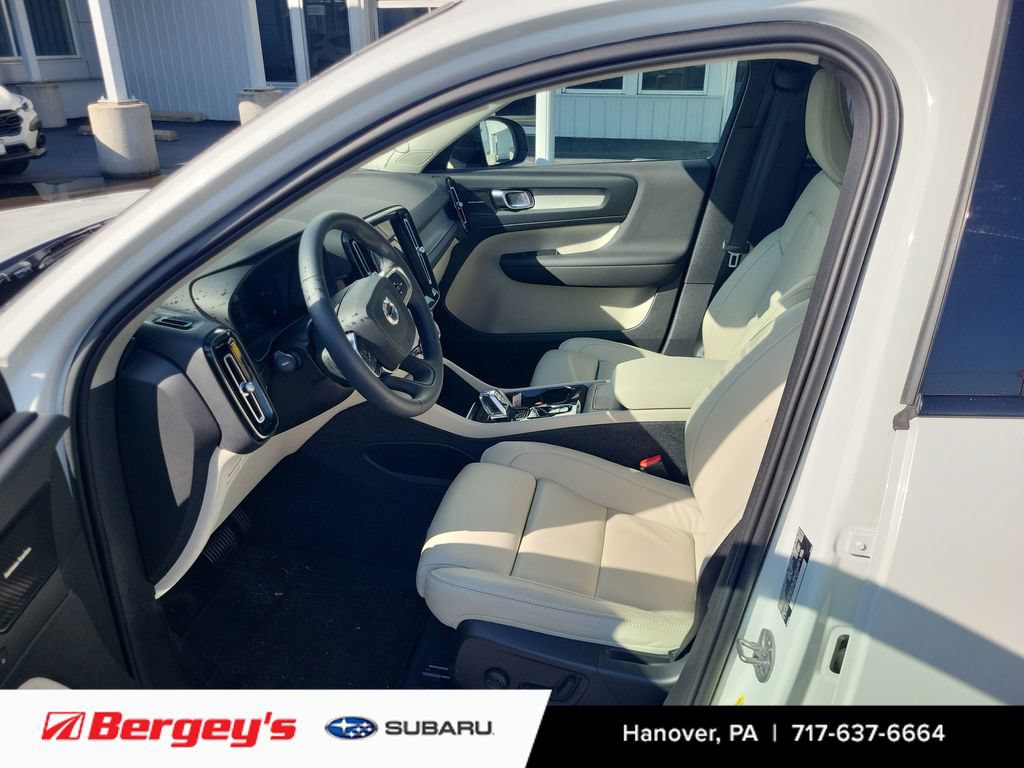 Used 2024 Volvo XC40 B5 Ultimate w/ Protection Package Premier AWD/4WD image 9