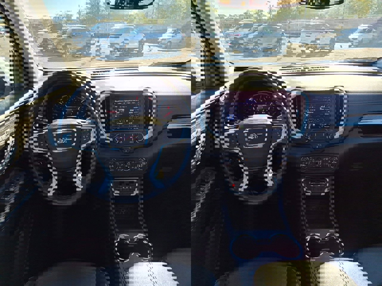 Used 2024 GMC Terrain SLT image 21