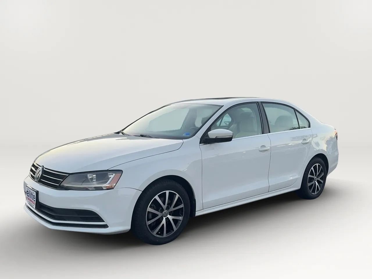 Used 2017 Volkswagen Jetta SE image 3