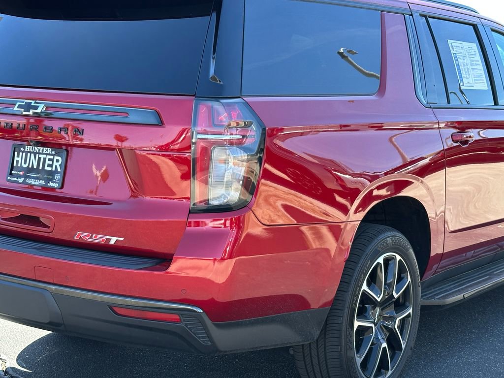Used 2021 Chevrolet Suburban RST w/ Luxury Package image 8