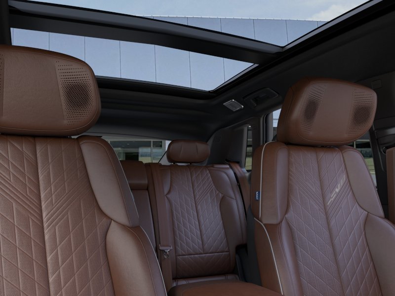 New 2027 Cadillac Lyriq V Premium w/ LPO, Floor Liner Package AWD/4WD image 25