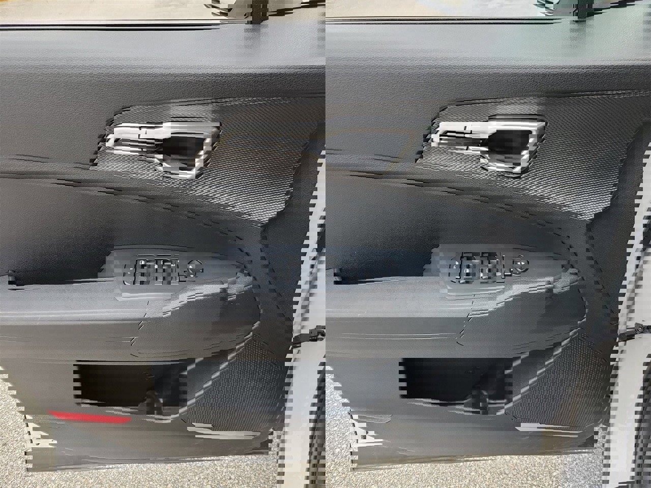 Used 2025 Kia Sportage LX image 12