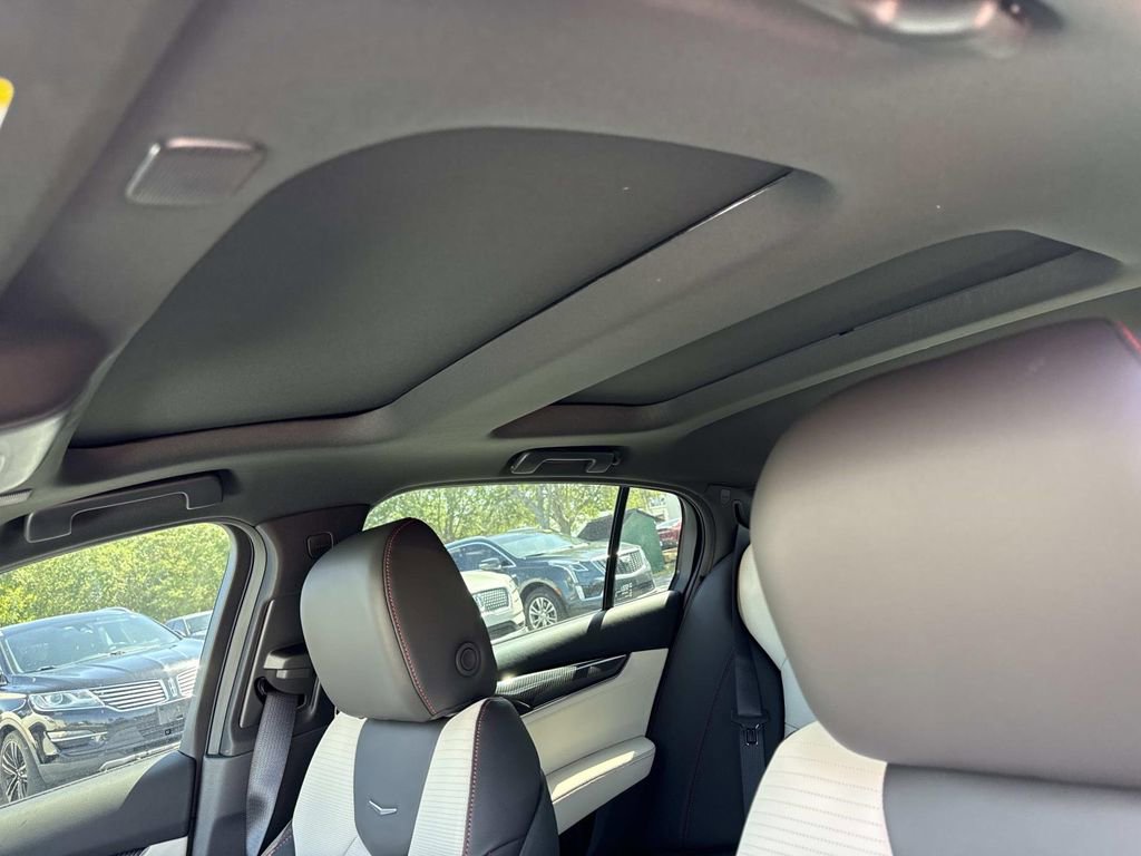 New 2026 Cadillac CT5 V w/ LPO, ONYX Package AWD/4WD image 32