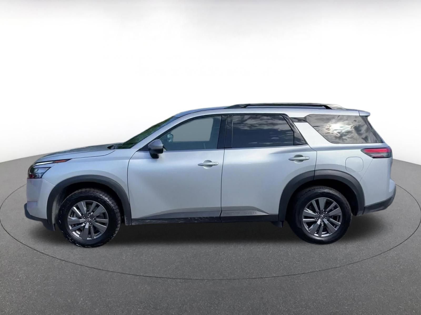 Used 2025 Nissan Pathfinder SV AWD/4WD image 8