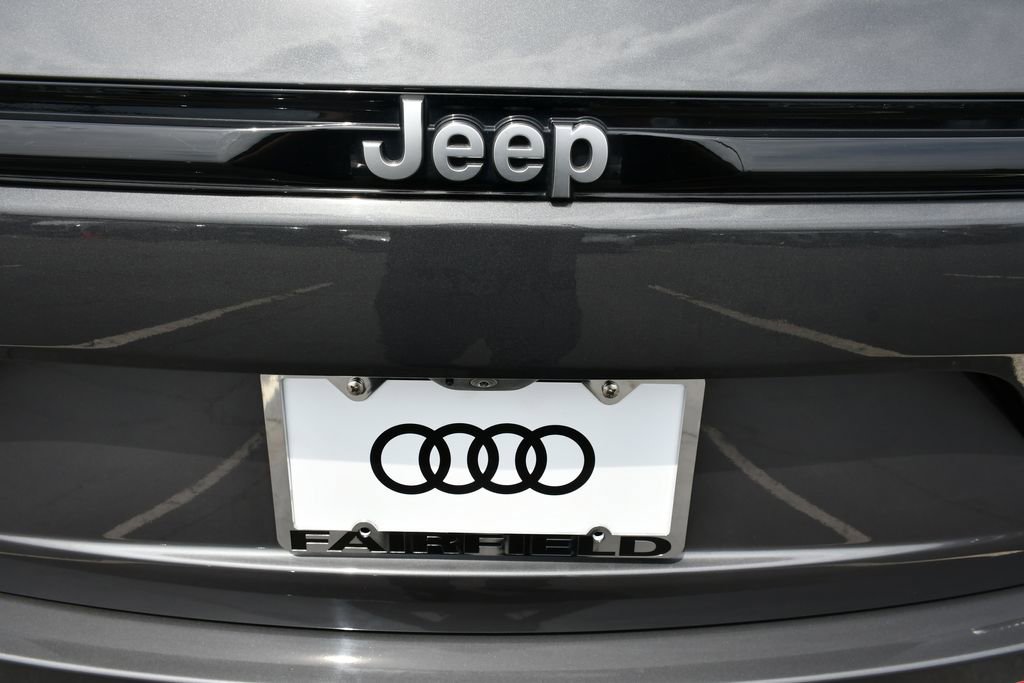 Used 2023 Jeep Grand Cherokee Summit AWD/4WD image 12