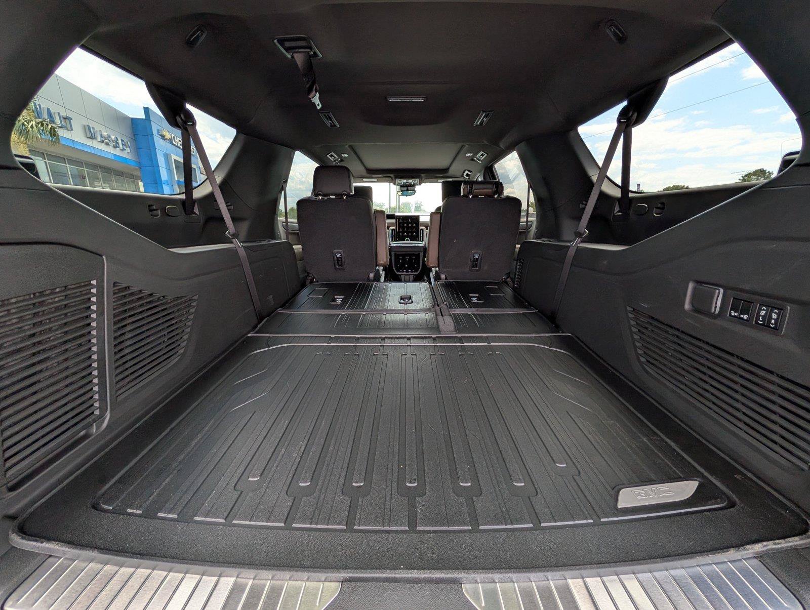 New 2026 GMC Yukon XL Denali Ultimate w/ LPO, Floor Liner Package AWD/4WD image 13